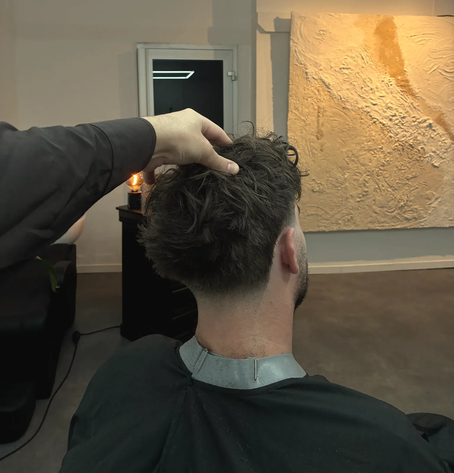 Coiffage à la main en fin de coupe